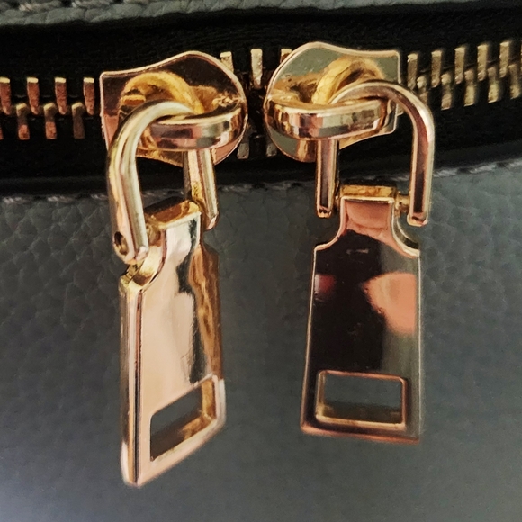 La Terre Fashion PETA-Approved Vegan Handbag - Picture 9 of 10